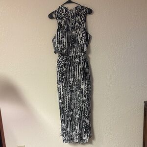Sofia by Sofia Vergara Monochrome Sleeveless Maxi Dress